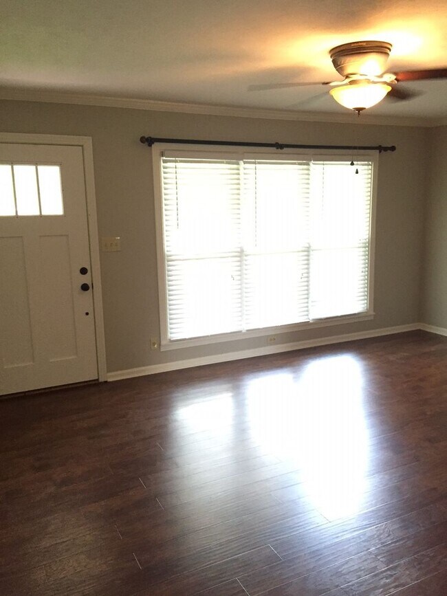 Foto del edificio - 1218 W White Oak Dr
