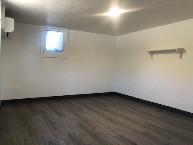 Building Photo - 153 W. Duplex