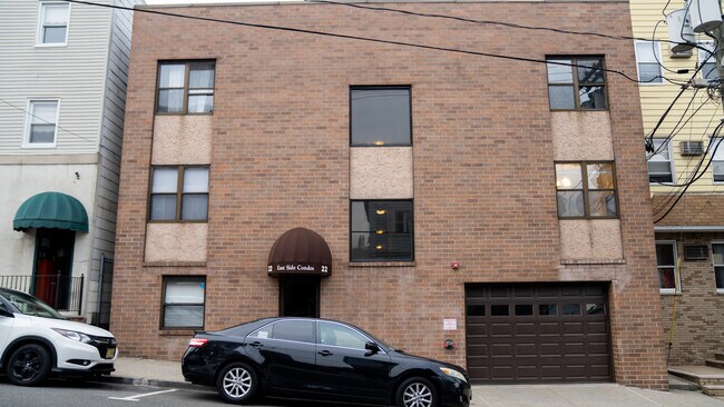 Building Photo - 22 69th St