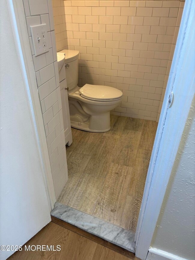 Building Photo - 114 Heck Ave