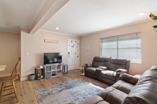 Building Photo - 1559 N 550 W