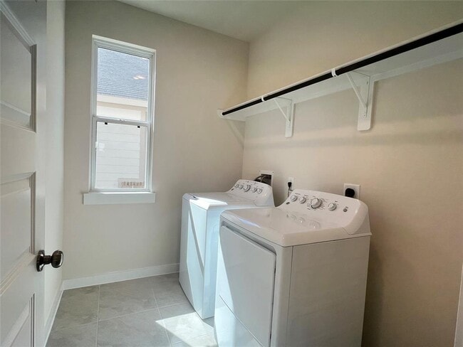 Building Photo - 7238 Clearwater Cv Dr