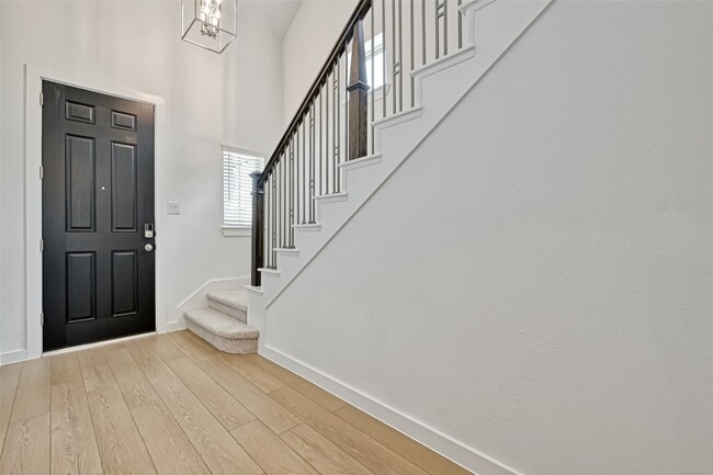 Building Photo - 323 Highland Bayou Dr