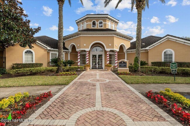 Foto del edificio - 10075 Gate Pkwy N