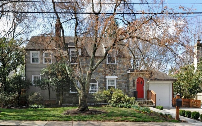 Photo - 7314 UNIVERSITY AVE House