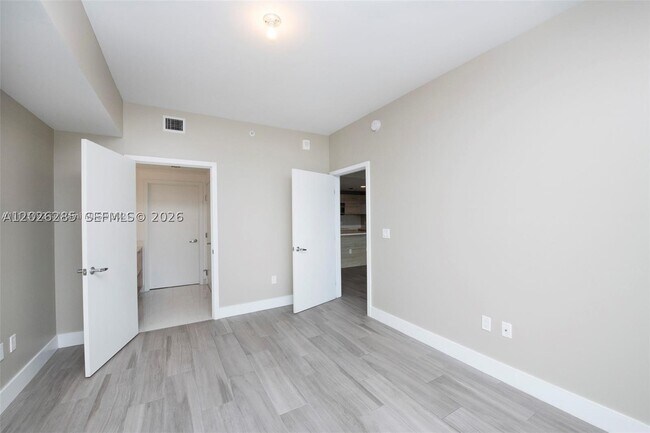 Foto del edificio - 16385 Biscayne Blvd