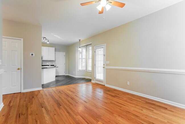 Foto del edificio - 512 Waterford Dr