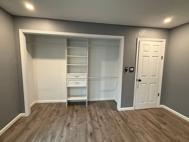 Building Photo - 710 S Silver St