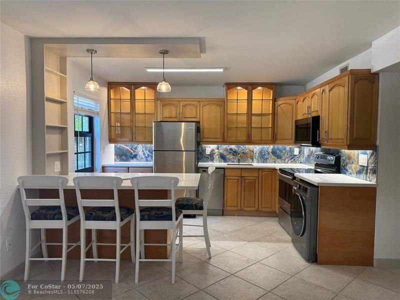 Foto principal - 815 NE 28th St