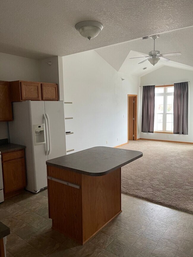 Foto del edificio - 1 Bedroom Apartment Available August 1st, ...