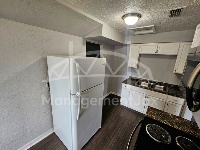 Foto del edificio - 2661 W 25th St