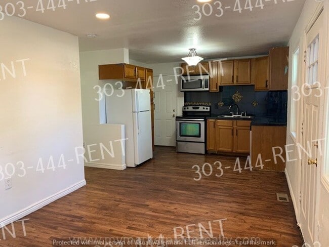 Foto del edificio - 3 bedroom & 1 bathroom beautiful home! Rea...