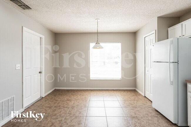 Foto del edificio - 7540 Groveoak Dr