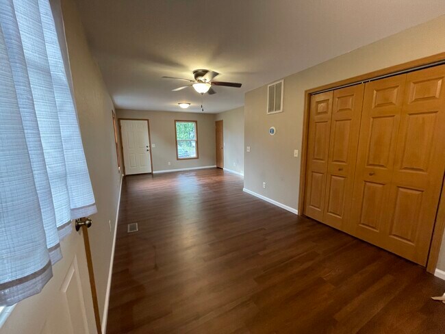 Living Room - 314 Vine St