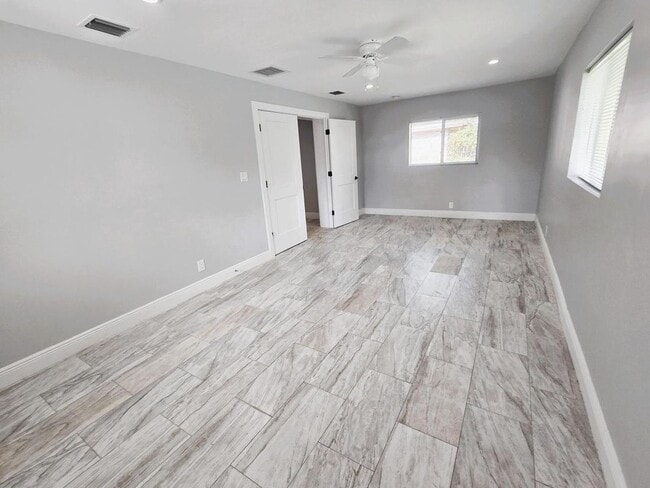 Building Photo - 324 S Chillingworth Dr