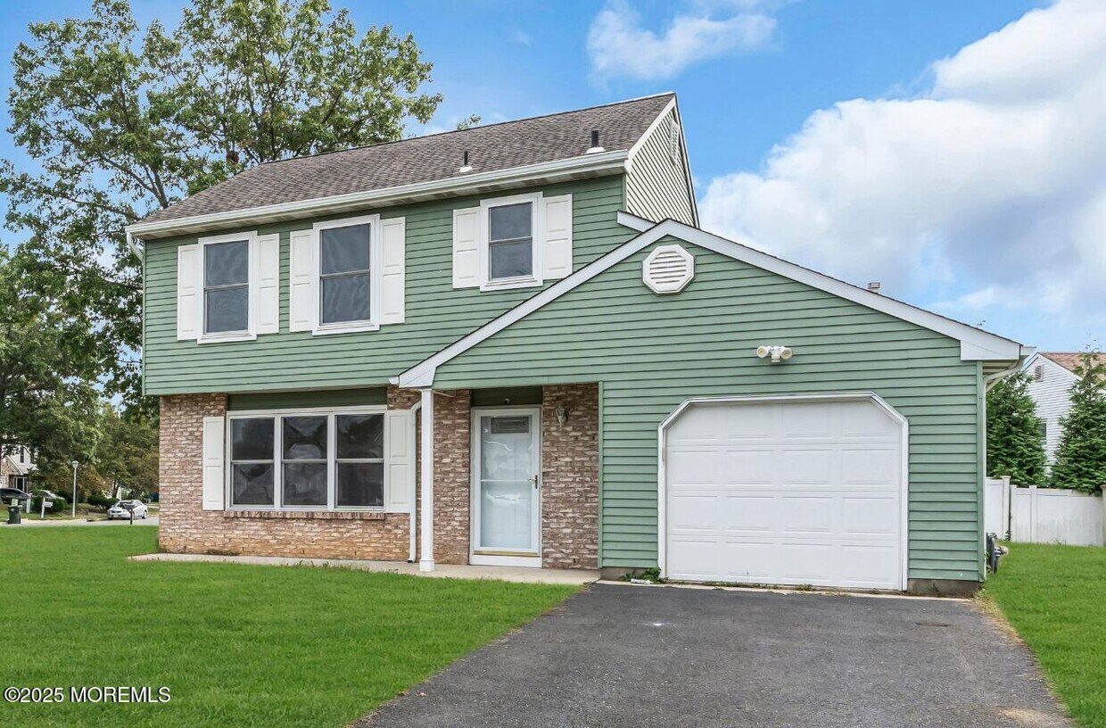 Foto principal - 101 Bristlecone Dr