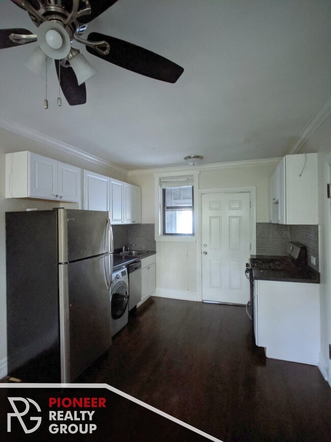 Building Photo - 1048 W Lill Ave