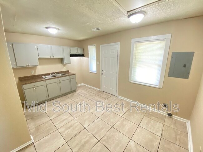 Foto del edificio - 2882 Montague Ave