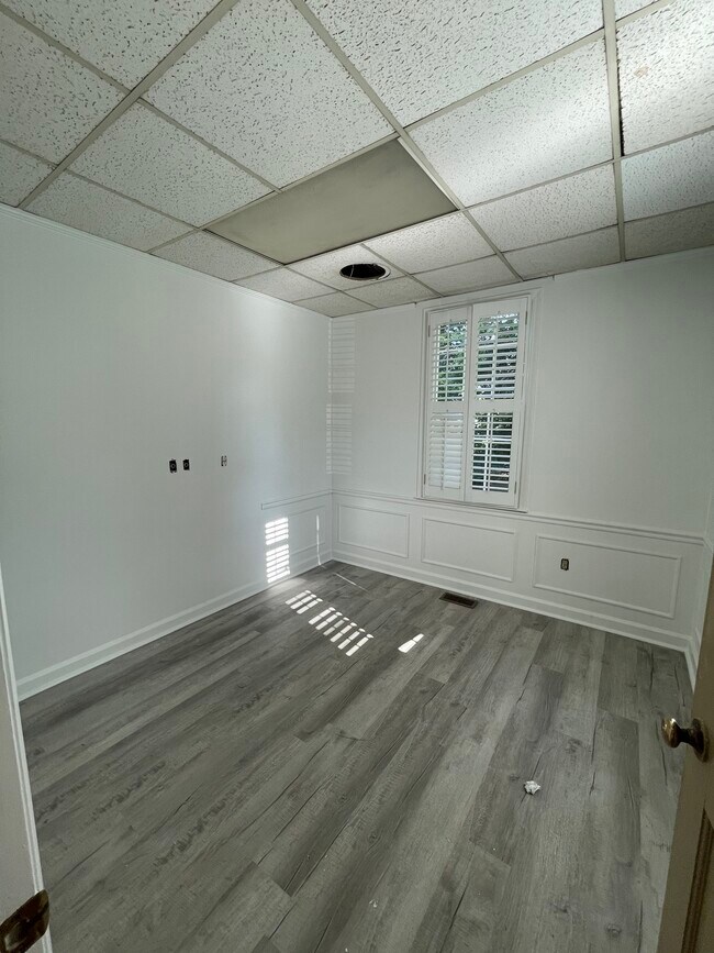 Foto del edificio - 300 N Jefferson St NE