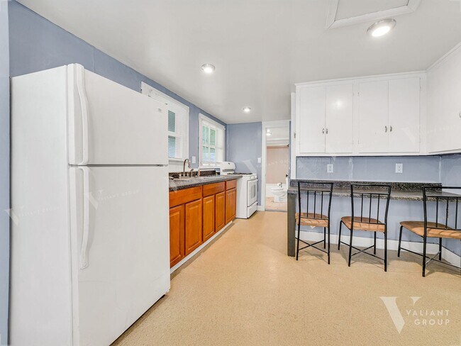 Foto del edificio - Charming 2-Bedroom, 1-Bathroom House for R...