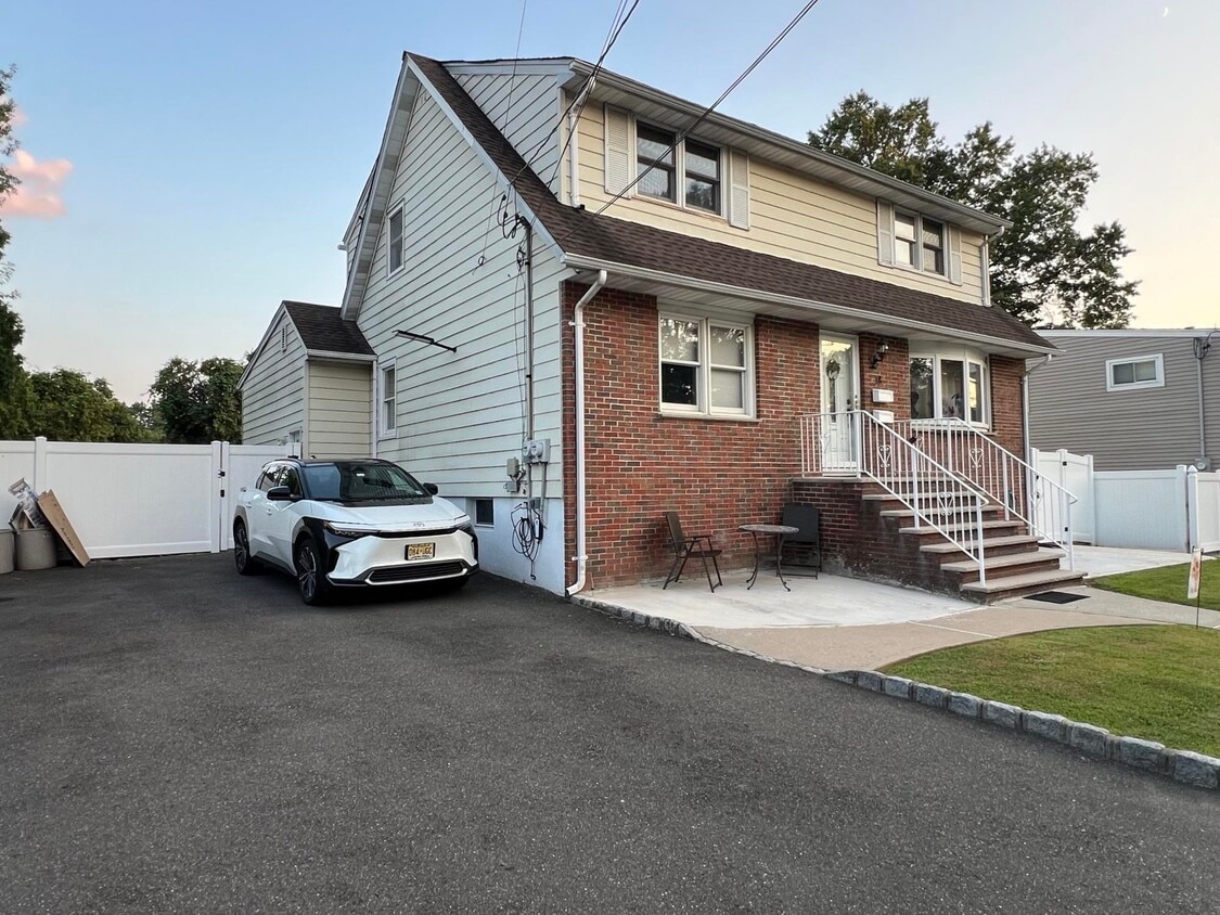 Primary Photo - 18 Birk St