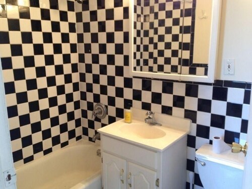 Foto del edificio - 733 E 9th St
