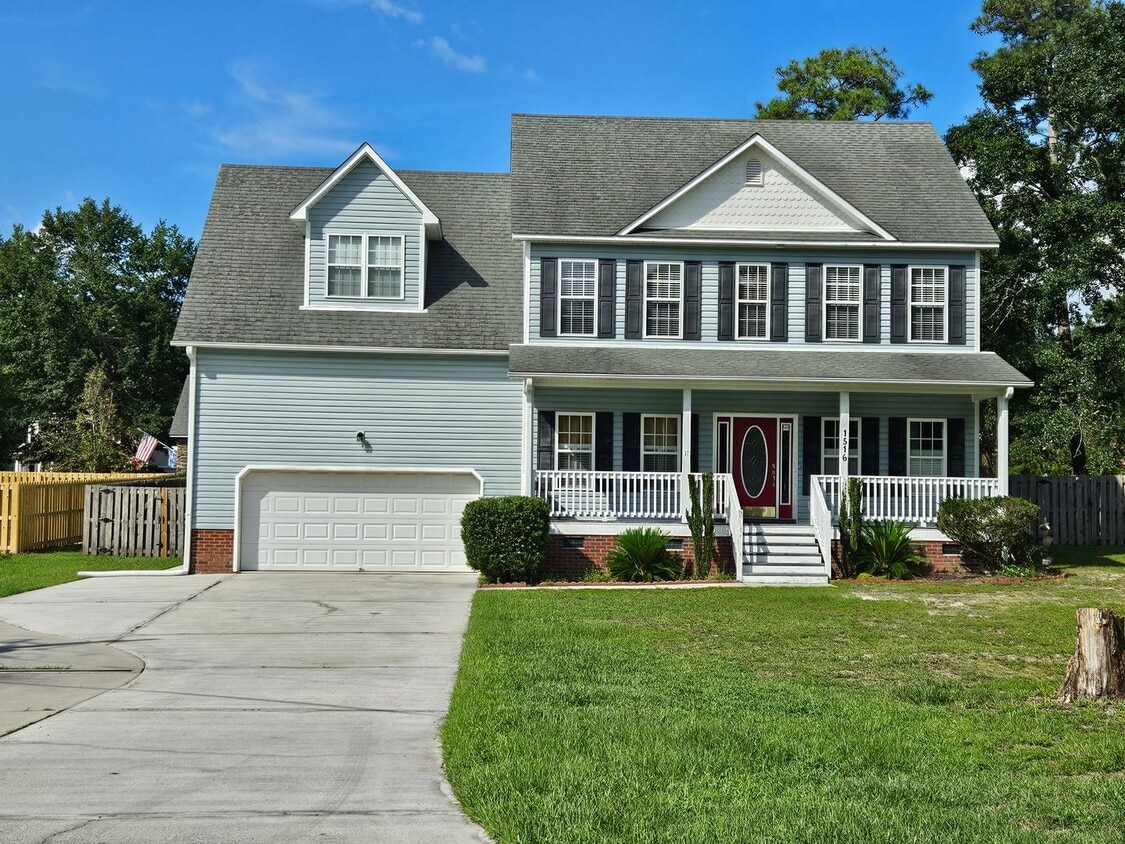 Foto principal - Beautiful unfurnished 4 bedroom, 2.5 bath ...