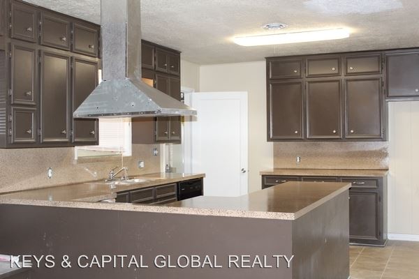 Building Photo - 5605 George Bush Dr