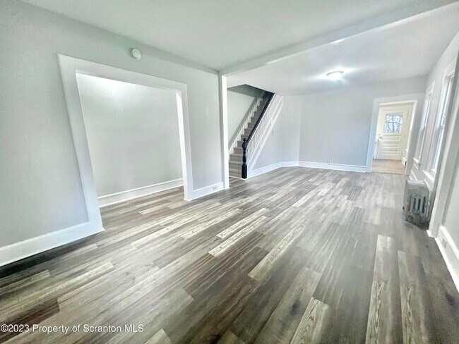 Building Photo - 606 Taylor Ave