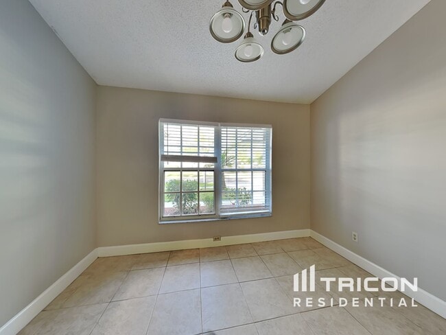 Building Photo - 19203 Sunlake Blvd