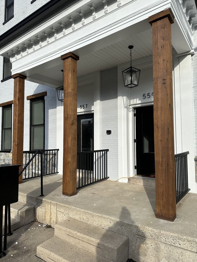 Building Photo - 557 Union St