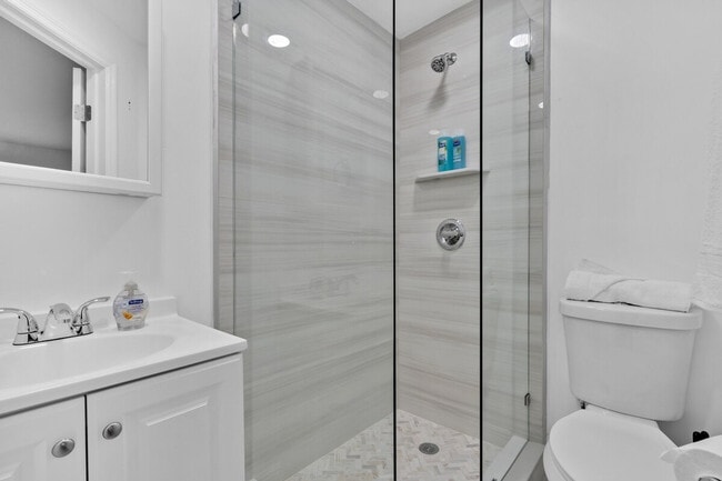 Building Photo - 2610 SW 31st Ave