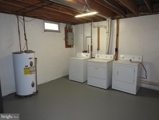 Building Photo - 60 Richardson Ln