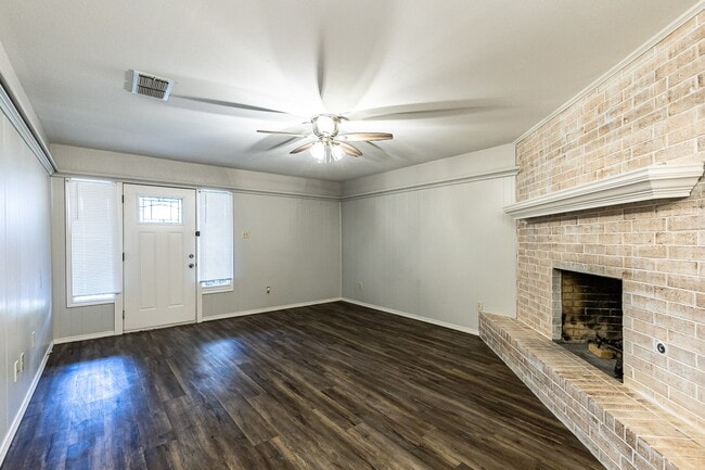 Foto del edificio - Sleek South Loop Duplex | Updated 2-bed with Garage