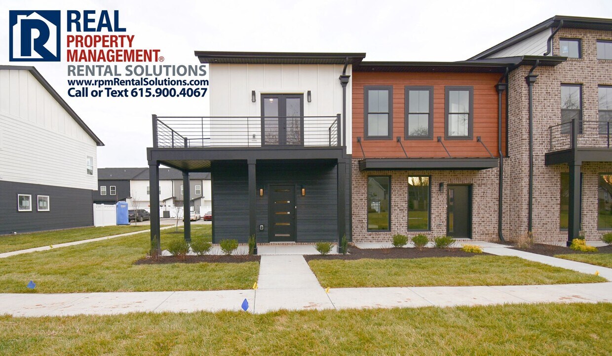 Foto principal - BRAND NEW end-unit townhome in the heart o...