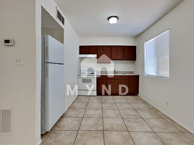 Foto del edificio - 1702 E Cambridge Ave