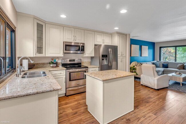 Foto del edificio - 2 br, 1 bath Townhome - 2250 Caminito Pesc...