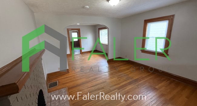 Building Photo - Charming 2-Bedroom Home