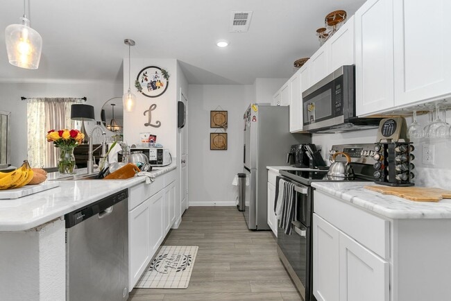 Building Photo - 845 Sugartree Dr