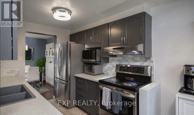 Photo du bâtiment - 61 Flowertree Crescent