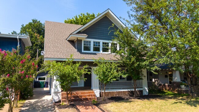 Foto del edificio - Must See Home in Mesta Park! Move in speci...