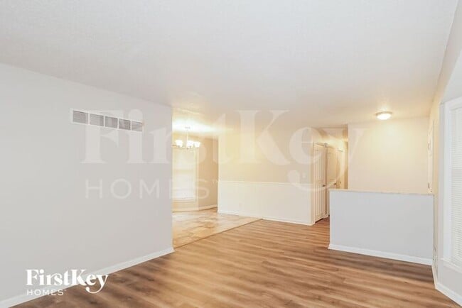 Building Photo - 5613 Manning Ave