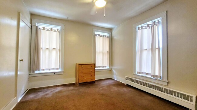 Building Photo - 402 Mishawaka Ave