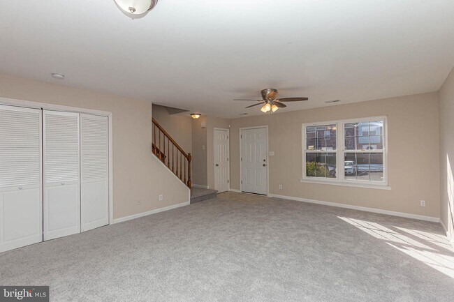 Foto del edificio - 4359 Normandy Ct