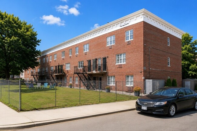 Building Photo - 2695 Shell Rd