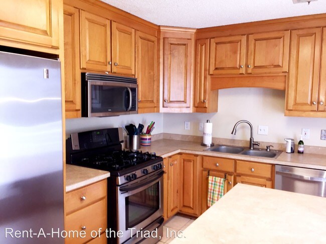 Foto del edificio - 2751 Horse Pen Creek Rd