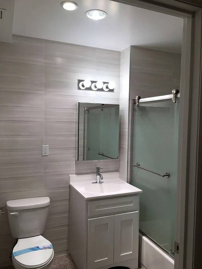 Foto del edificio - 46-25-25 Queens Blvd