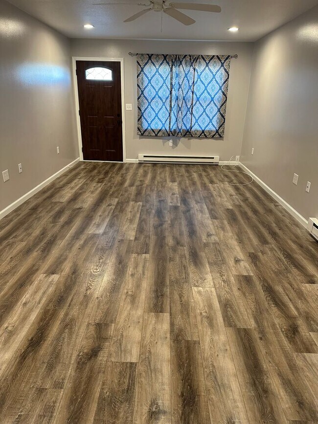 Foto del edificio - DELPHOS - BEAUTIFUL NEWLY REMODELED DUPLEX...