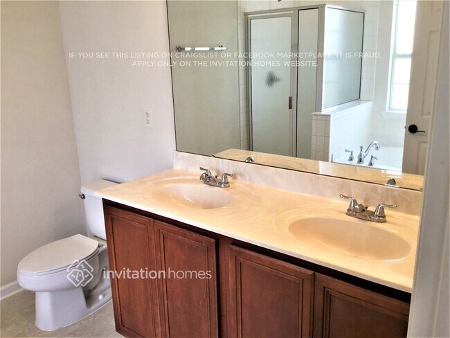 Foto del edificio - 12230 Hagan Creek Dr