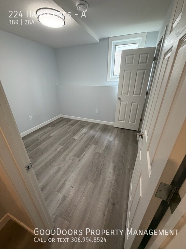 Building Photo - 224 Hamm Cres